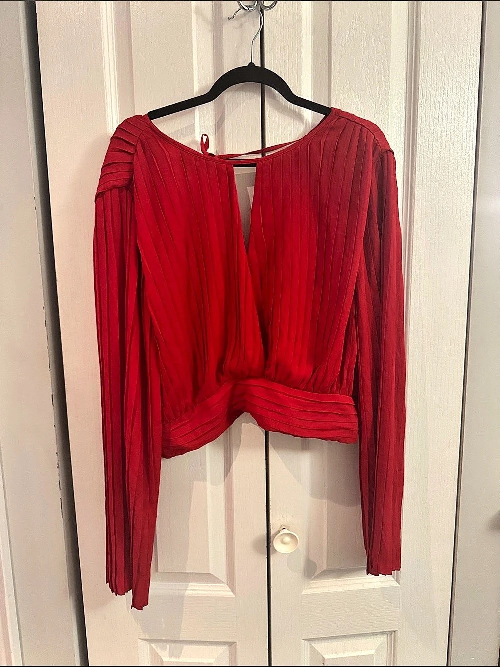 Dynamite Pleated Twisted Crop Blouse Red
